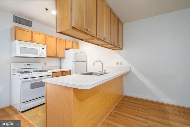 Building Photo - 1100 Vine St