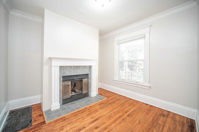 Foto del edificio - MOVE IN READY TODAY! Pet-Friendly Single F...