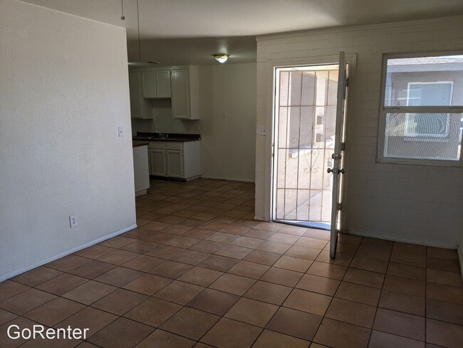 Building Photo - 2 br, 1 bath House - 4034 E Moreland St #B