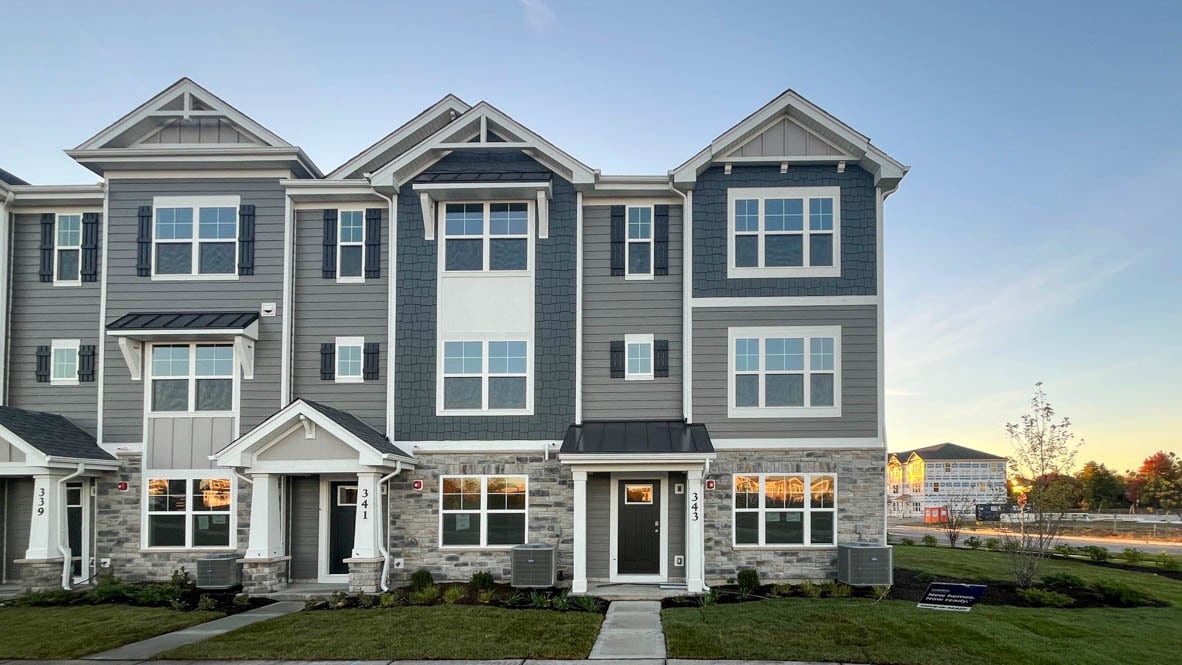 Primary Photo - 370 Bridgeview Ct