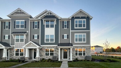 Building Photo - 370 Bridgeview Ct