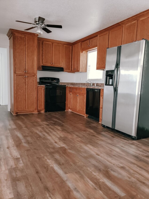 Kitchen - 260 Frances Dr