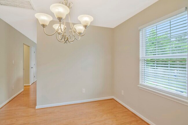 Foto del edificio - 107 Knightwood Dr