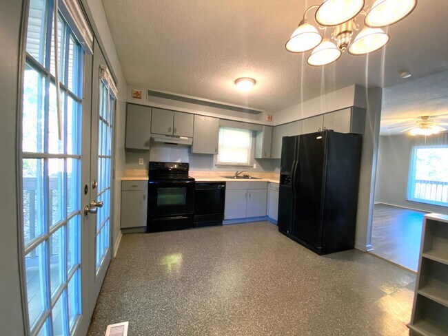 Building Photo - 739 S Germantown Cir