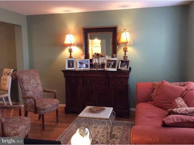 Living Room - 160 Canterbury Ln