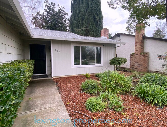Building Photo - Beautifully Updated, 3BD/2BA Home availabl...