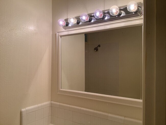Foto del edificio - 3 br, 2 bath House - 600 E. Vista Parkway