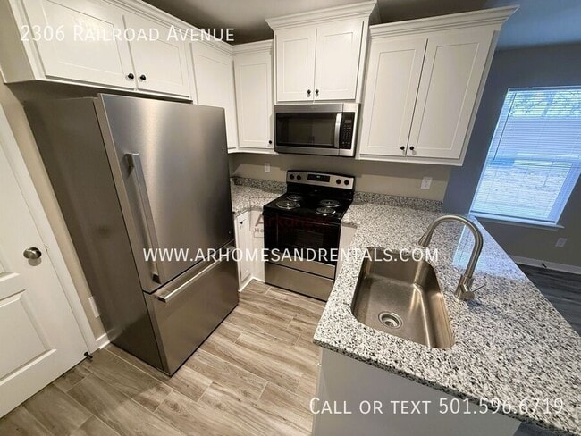 Foto del edificio - 2306 Railroad Ave