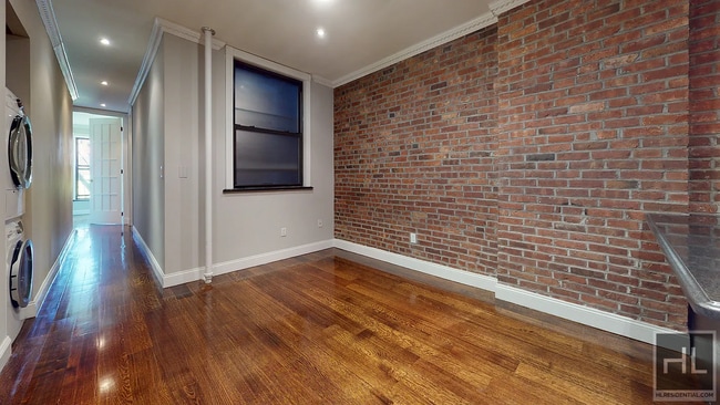 Building Photo - Tenth Avenue