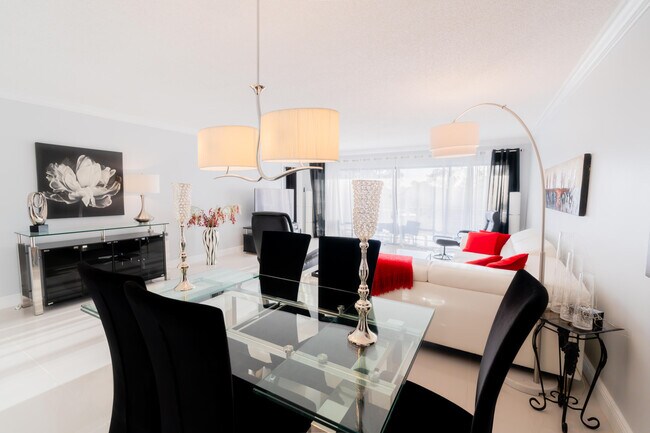 Foto del edificio - 5757 Fairway Park Ct