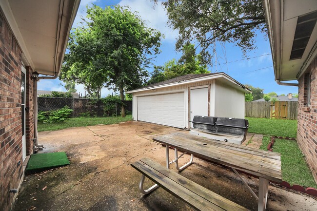 Building Photo - 9126 Willow Meadow Dr