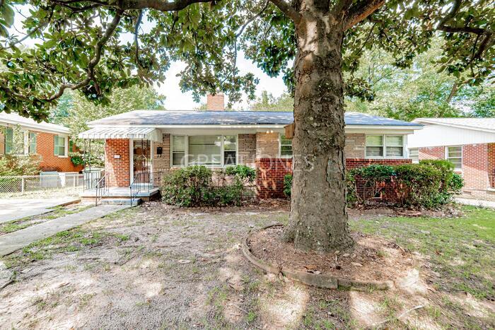 Primary Photo - 1004 Elm Ave