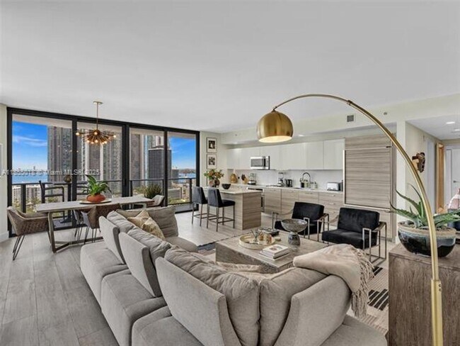 Foto del edificio - 121 NE 34th St