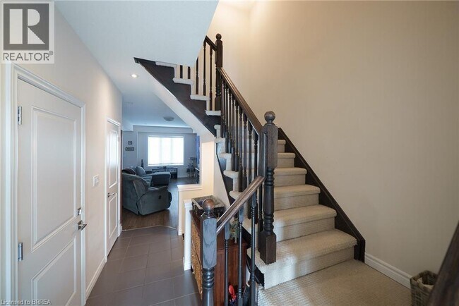 Building Photo - 2B VIC CHAMBERS Place