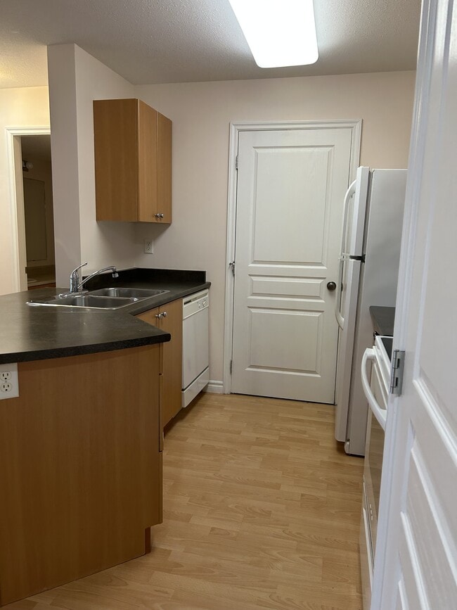 Building Photo - 7516-7516 Topaz Dr