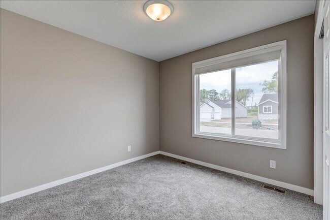 Building Photo - House for Rent in Des Moines/Ankeny