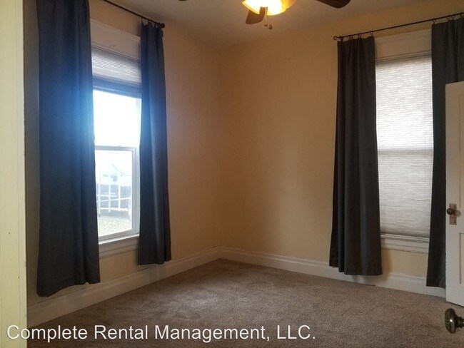 Building Photo - 3 br, 1 bath House - 1108 E 4th St