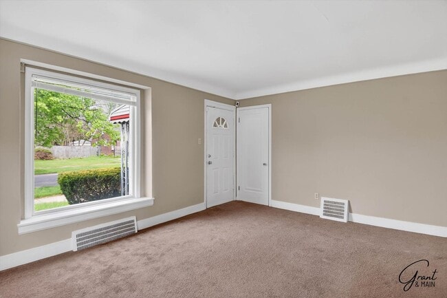 Building Photo - $1300 3 bedroom bungalow