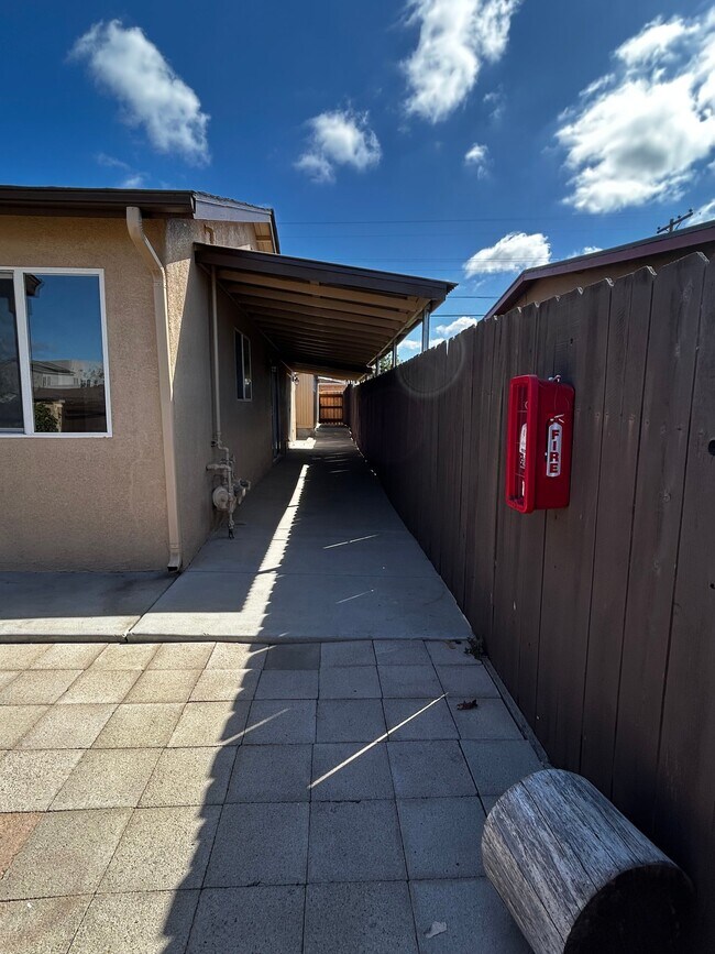 Foto del edificio - 3322-24 Clairemont Mesa Blvd