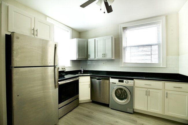 Foto del edificio - 646 W Roscoe St