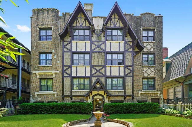 Building Photo - 1135 W Lunt Ave