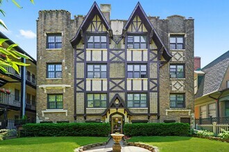 Building Photo - 1135 W Lunt Ave