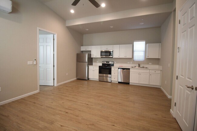 Foto del edificio - 1319 E Portals Ave