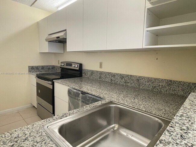 Foto del edificio - 820 Twin Lakes Dr
