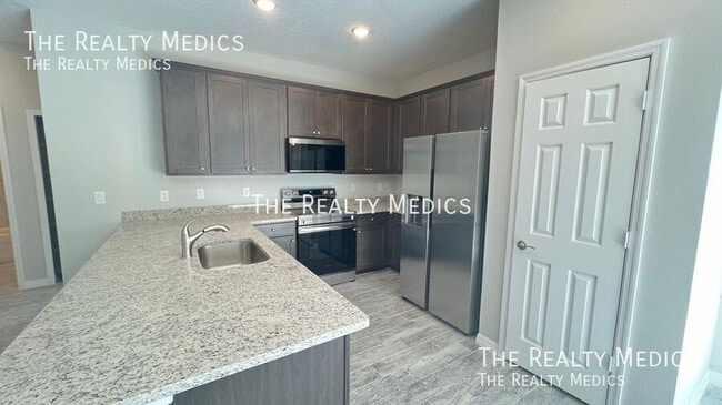 Foto del edificio - 1138 Kareena St NW