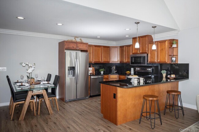 Building Photo - 2200 Dolphin Ln