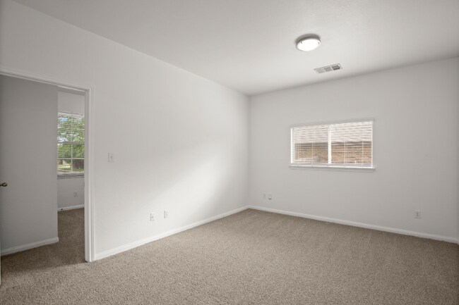 Foto del edificio - 1300 Estival Dr