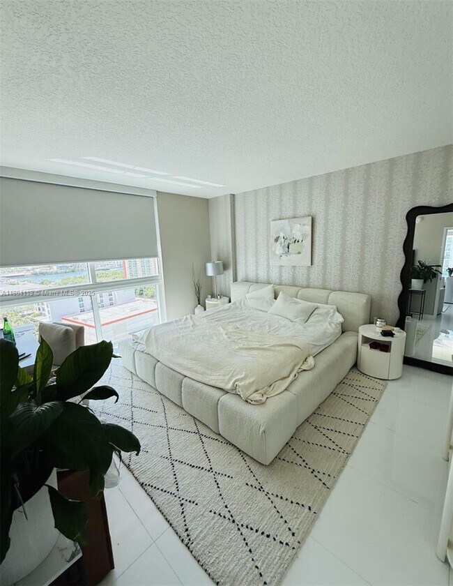 Foto del edificio - 250 Sunny Isles Blvd