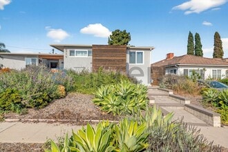Building Photo - Unit 1/2
