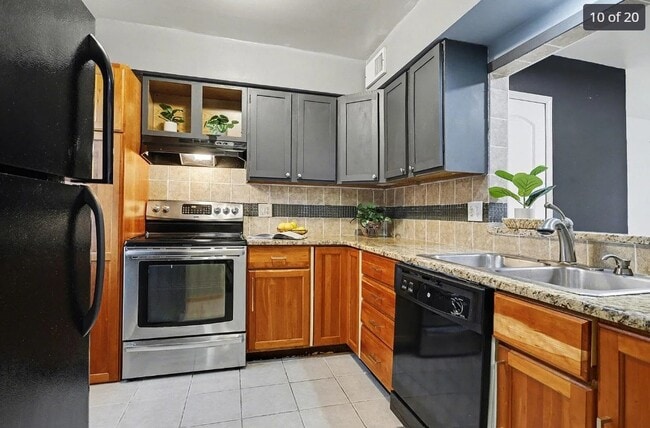 Building Photo - 709 Garland Cir