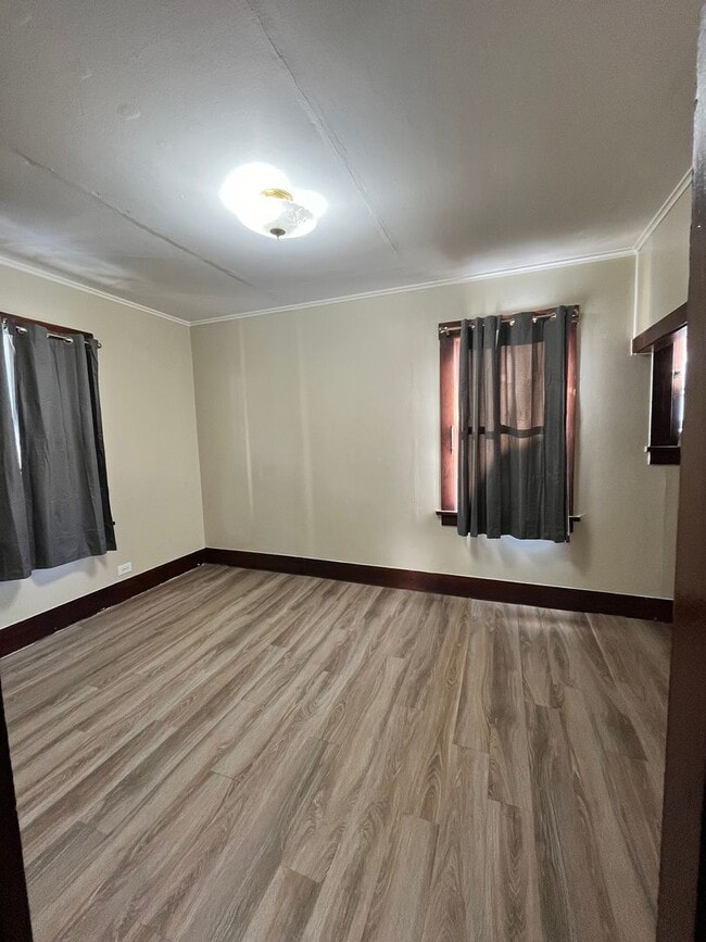 Building Photo - 2 bedroom, 1 bath house located in Mullan,...