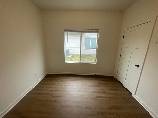 Foto del edificio - 11309-11311 W 35th St S