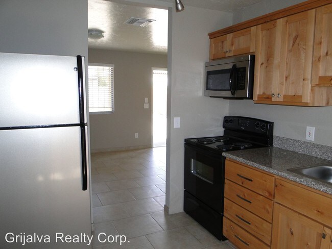 Building Photo - 2 br, 1 bath Apartment - 1245 E. 25th St.