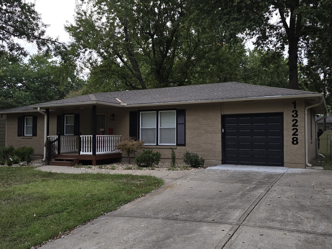 Foto principal - 13228 Ashland Ave