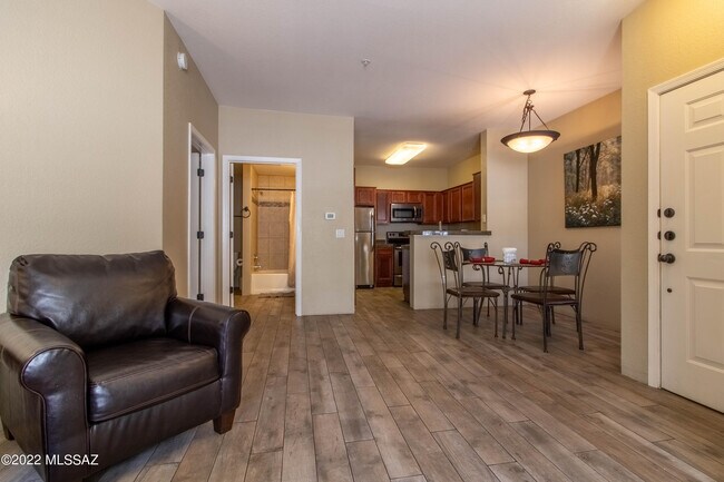 Foto del edificio - 1500 E Pusch Wilderness Dr