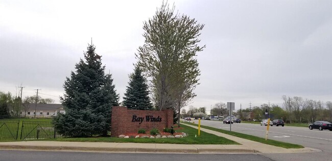 Foto del edificio - 2 Bedroom, 1.5 Bath Townhouse w/ Garage & Huge Master Bedroom. Full Sized Washer & Dryer In Unit.