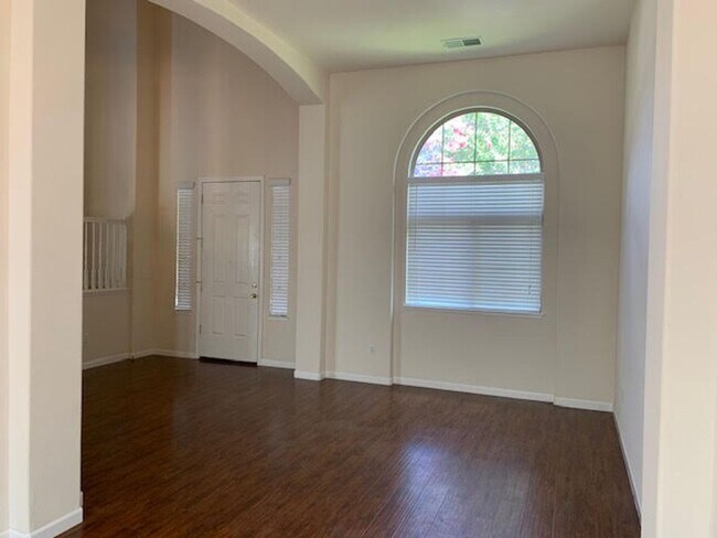 Building Photo - Five Bedroom Home In gated Serrano