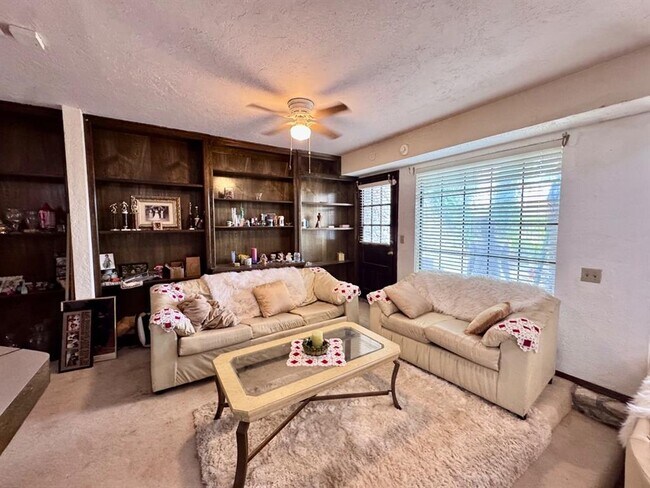 Foto del edificio - 2825 Tealwood Dr