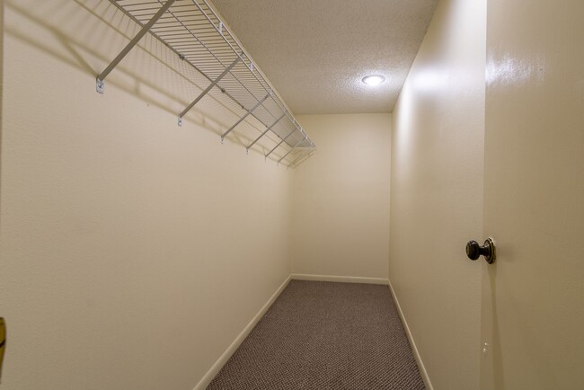 Building Photo - 2849 SW 32nd Ave Paddock Oaks Condos