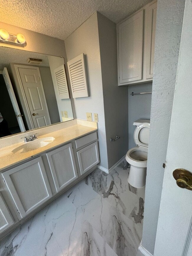 Foto del edificio - 6108 Abrams Rd