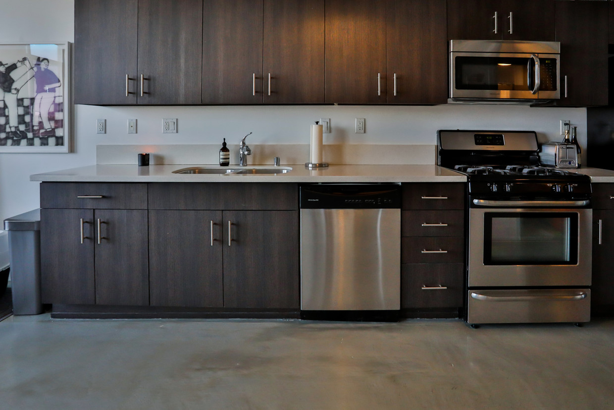 Foto principal - 825 E 4th St