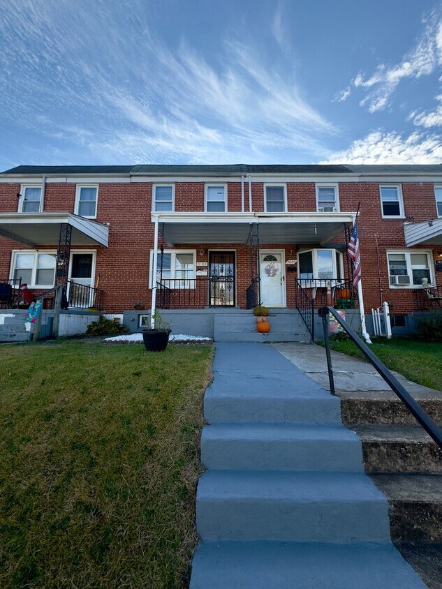 Primary Photo - Charming 2Bed/1.5Bath Townhome with Modern...