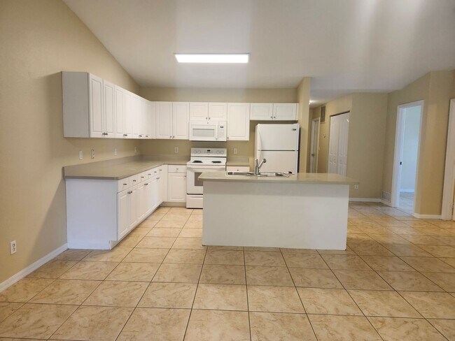 Foto del edificio - 3 bedroom 2 bath 1 car garage duplex