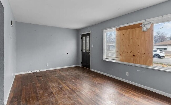 Building Photo - 5944 Laura Ave