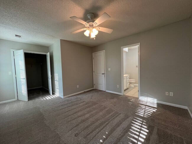 Building Photo - 130 Stonehurst Dr