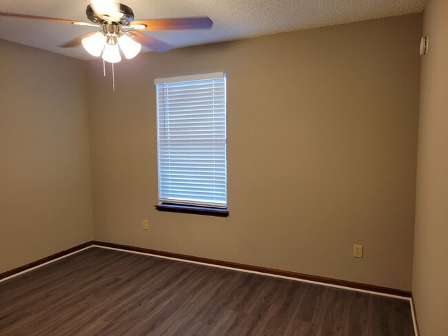 Building Photo - 1342 Independence Dr